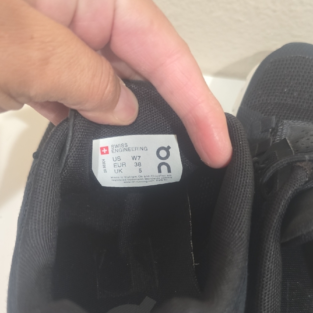 🖤 On Running 5 Black and White Sneakers - Picture 8 of 12